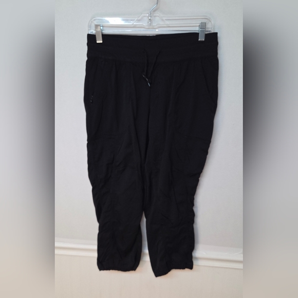 The North Face Aphrodite 2.0 Capri Pants Women Sz M Black Stitch Fix Quick Dry - Picture 1 of 13